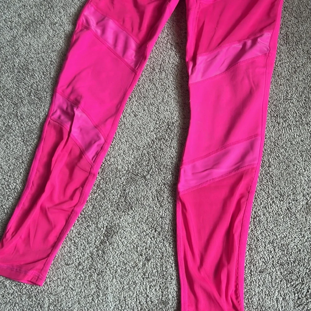 Women’s Powerhold Fabletics Leggings - Small - Picture 4 of 4